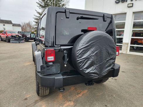 Used 2017 Jeep Wrangler Unlimited Sahara image 12