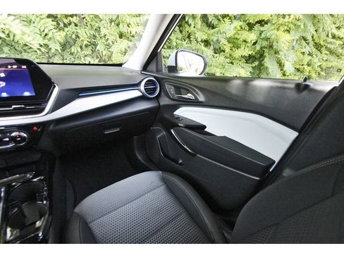 Used 2025 Chevrolet Trax LT w/ Driver Confidence Package FWD image 9