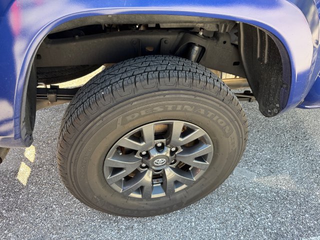 Used 2023 Toyota Tacoma SR5 w/ SR5 Appearance Package RWD image 8