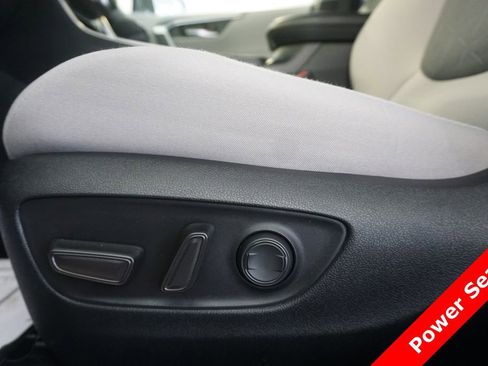 Used 2022 Toyota RAV4 XLE w/ Convenience Package AWD/4WD image 7