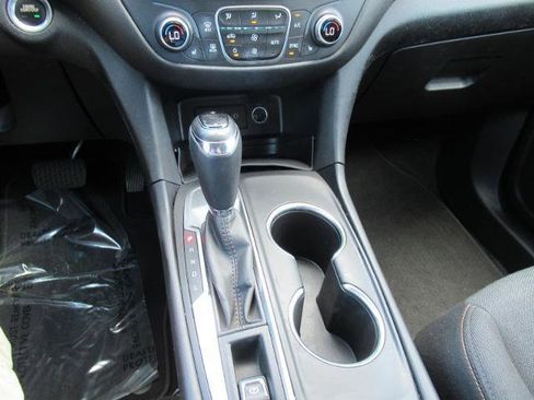 Used 2019 Chevrolet Equinox LT FWD image 23
