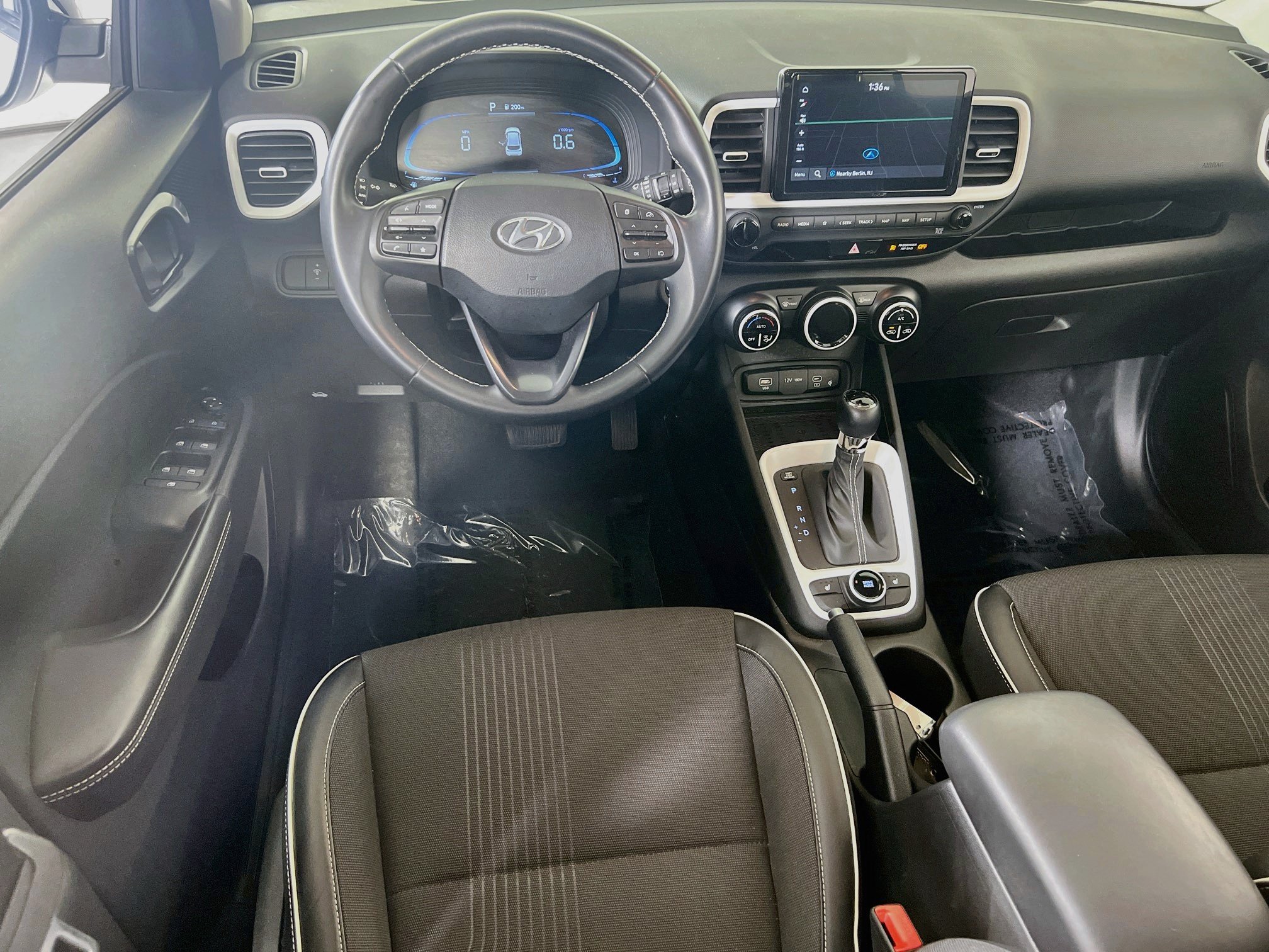 Used 2023 Hyundai Venue Limited FWD image 21