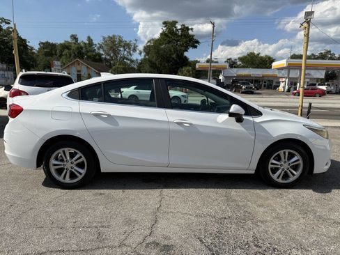 Used 2017 Chevrolet Cruze LT FWD image 7