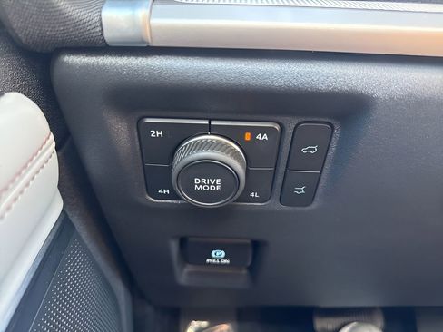 Used 2025 Ford Expedition Active AWD/4WD image 24