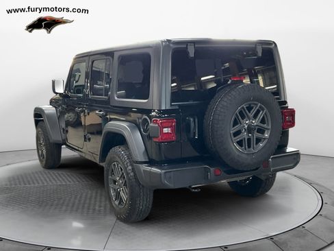 Used 2024 Jeep Wrangler Sport S image 5