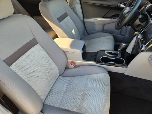 Used 2014 Toyota Camry LE image 36