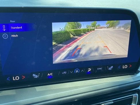Used 2025 Chevrolet Traverse LT AWD/4WD image 20