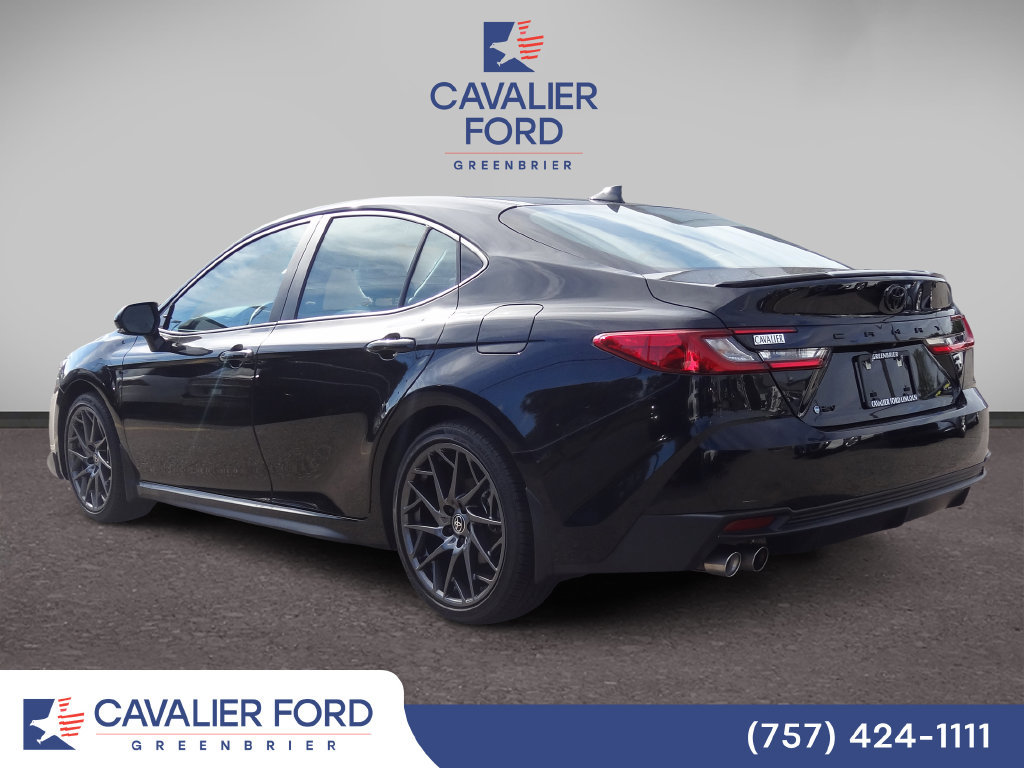 Used 2025 Toyota Camry SE FWD image 3