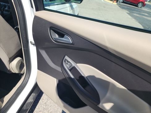 Used 2013 Ford Focus SE FWD image 23