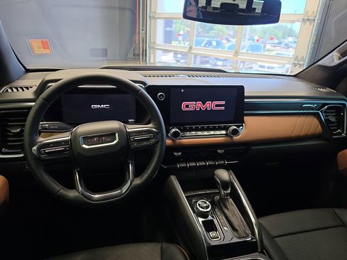 Used 2025 GMC Canyon AT4 w/ AT4 Premium Package AWD/4WD image 18