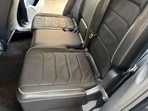 Used 2024 Volkswagen Tiguan SEL R-Line AWD/4WD image 4