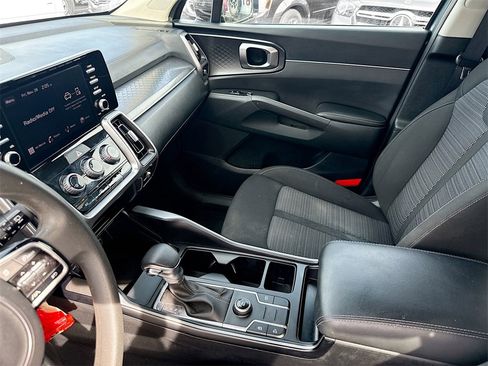Used 2023 Kia Sorento LX image 24