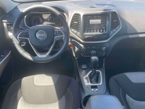 Used 2018 Jeep Cherokee Latitude AWD/4WD image 13