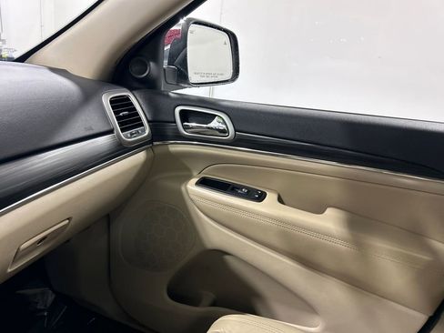 Used 2019 Jeep Grand Cherokee Limited w/ Luxury Group II image 27