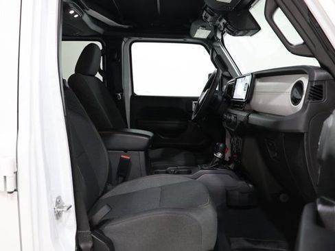 Used 2024 Jeep Wrangler Unlimited AWD/4WD image 38