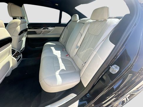 Used 2019 BMW 740i w/ Executive Package RWD image 26