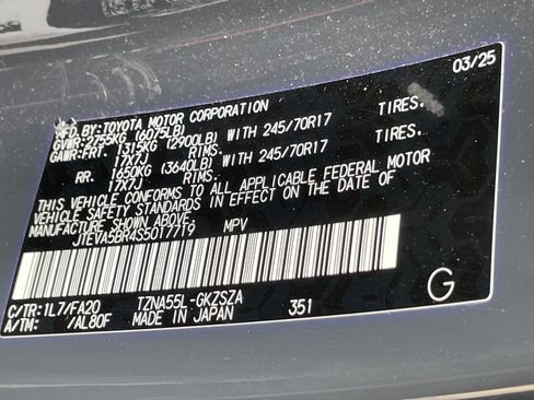Used 2025 Toyota 4Runner SR5 AWD/4WD image 35