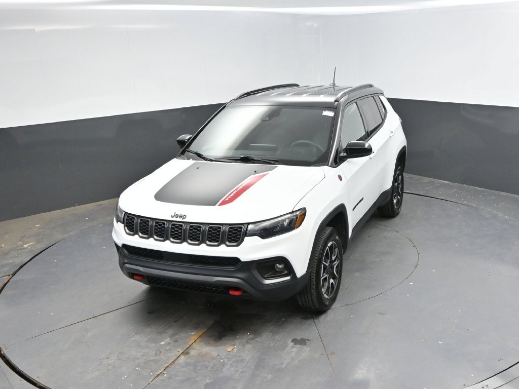 Used 2025 Jeep Compass Trailhawk AWD/4WD image 25