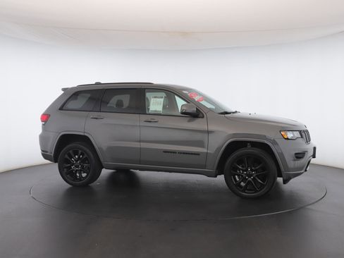Used 2021 Jeep Grand Cherokee Laredo X image 35