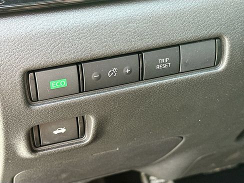 Used 2024 Nissan Sentra SR FWD image 15