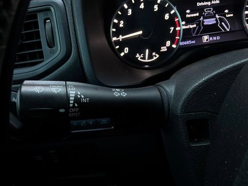 Used 2023 Nissan Titan SV w/ SV Convenience Package RWD image 38