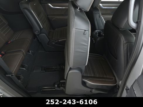 Used 2026 GMC Acadia Denali Ultimate w/ LPO, Floor Liner Package AWD/4WD image 37
