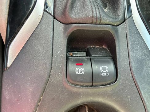 Used 2022 Toyota Corolla Cross LE AWD/4WD image 28