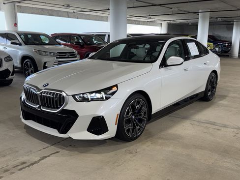 Used 2026 BMW i5 eDrive40 RWD image 4