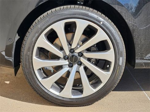 New 2026 Land Rover Range Rover SE image 7