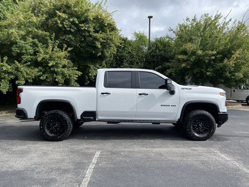 Used 2026 Chevrolet Silverado 2500 ZR2 w/ LPO, Dark Essentials Package AWD/4WD image 10