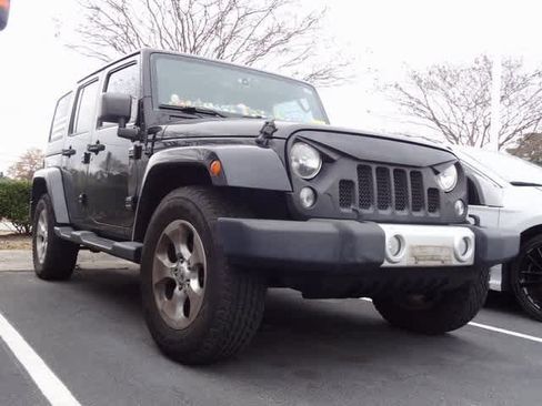 Used 2015 Jeep Wrangler Unlimited Sahara image 3