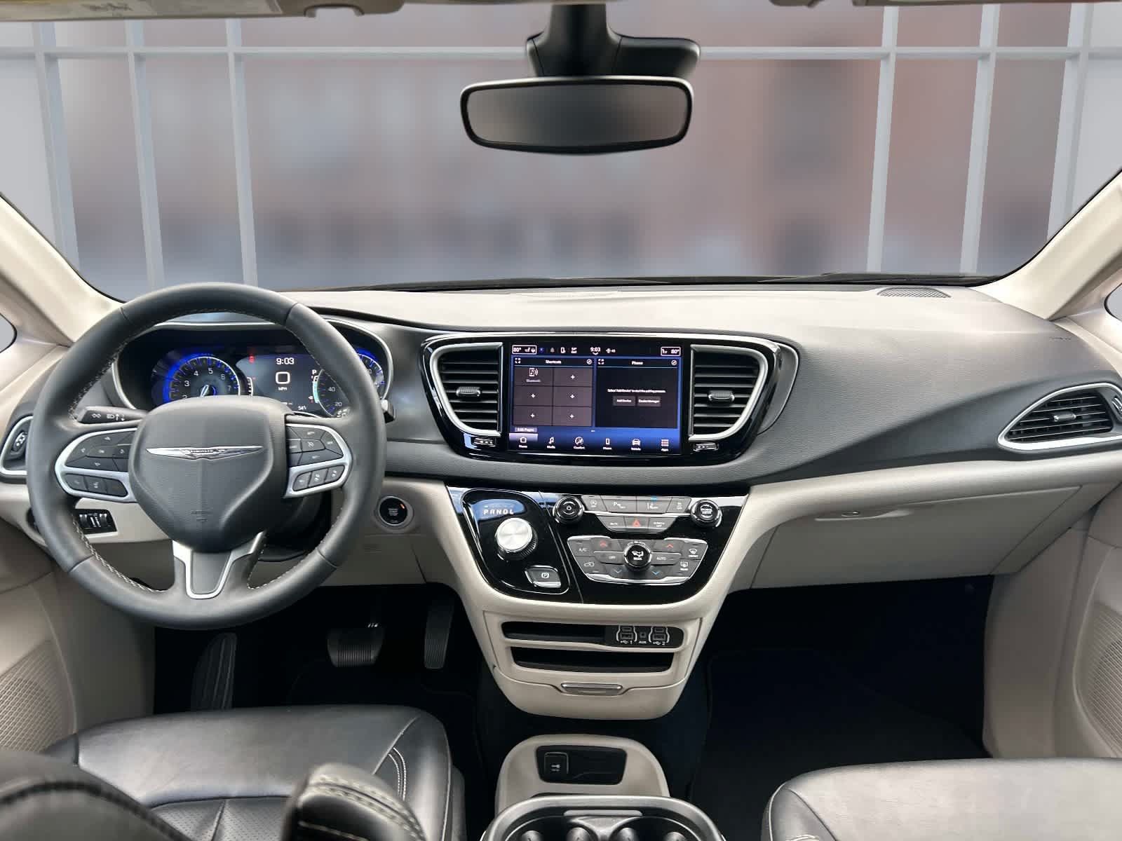 Used 2024 Chrysler Pacifica Touring-L FWD image 24