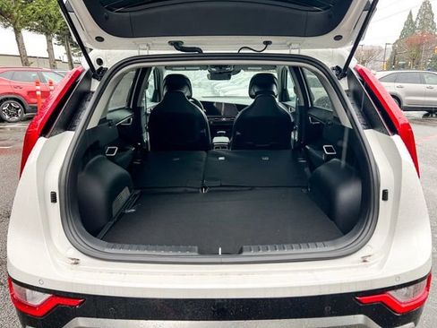 New 2025 Kia Niro EX Touring image 11