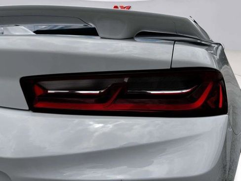 Used 2016 Chevrolet Camaro SS RWD image 17
