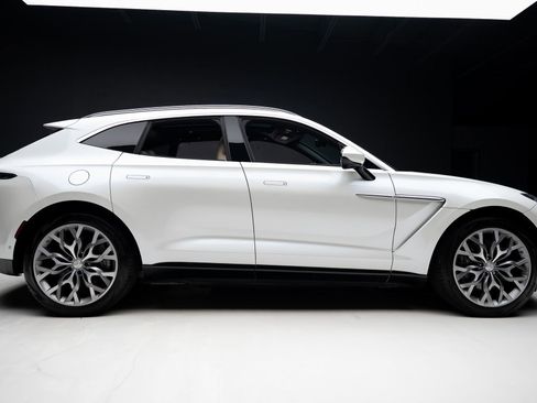 Used 2021 Aston Martin DBX AWD/4WD image 34