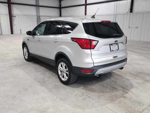 Used 2019 Ford Escape SE image 3