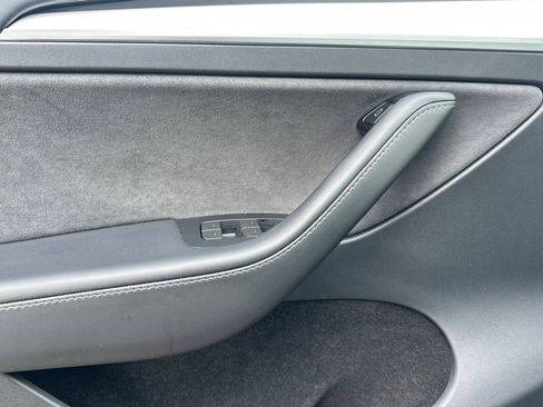 Used 2024 Tesla Model Y Performance AWD/4WD image 12