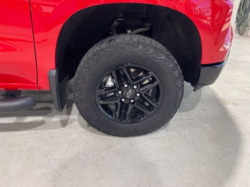 Used 2024 Chevrolet Silverado 1500 Custom Trail Boss AWD/4WD image 10
