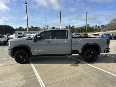Used 2024 GMC Sierra 2500 AT4 w/ AT4 Premium Plus Package image 9