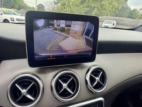 Used 2019 Mercedes-Benz GLA 250 4MATIC image 13