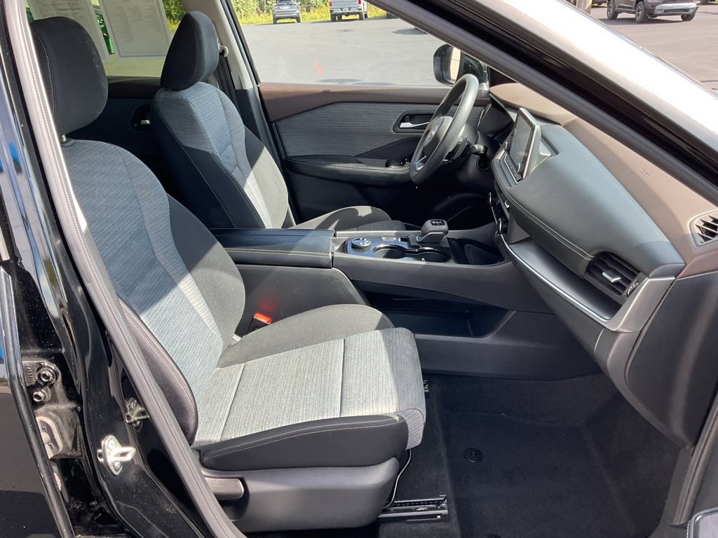 Used 2023 Nissan Rogue SV AWD/4WD image 18