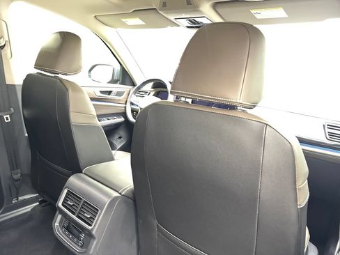 Used 2025 Volkswagen Atlas SEL AWD/4WD image 46