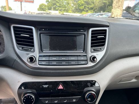 Used 2016 Hyundai Tucson SE w/ Option Group 02 FWD image 9