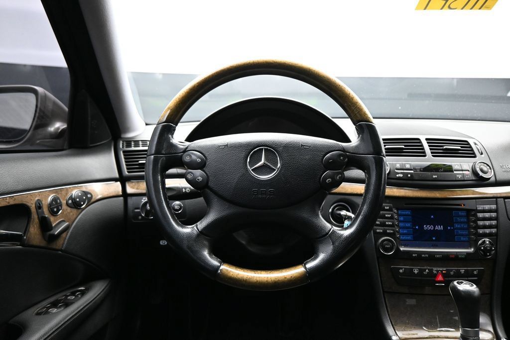 Used 2008 Mercedes-Benz E 350 4MATIC Sedan image 16
