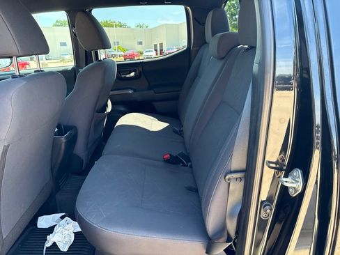 Used 2019 Toyota Tacoma TRD Off-Road w/ Technology Package AWD/4WD image 19
