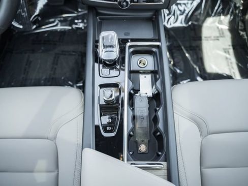New 2027 Volvo XC60 B5 Plus AWD/4WD image 28