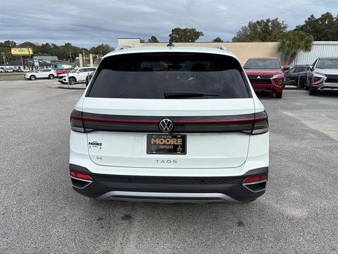 New 2026 Volkswagen Taos SE image 5