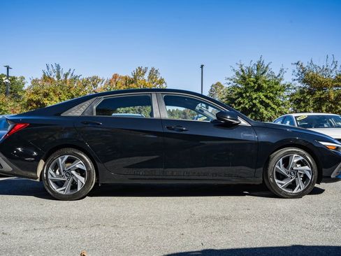 Certified 2025 Hyundai Elantra Sport image 3