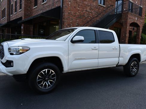Used 2021 Toyota Tacoma TRD Sport image 2