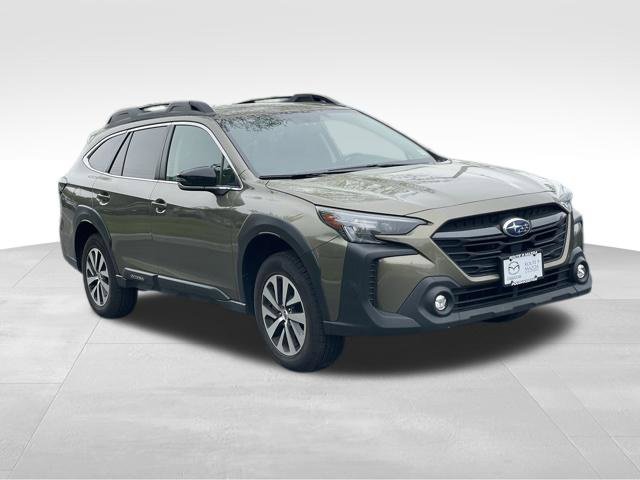 Used 2025 Subaru Outback Premium AWD/4WD image 3